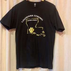 ⚜️ LOUISIANA STRONG graphic Tee 🐅
